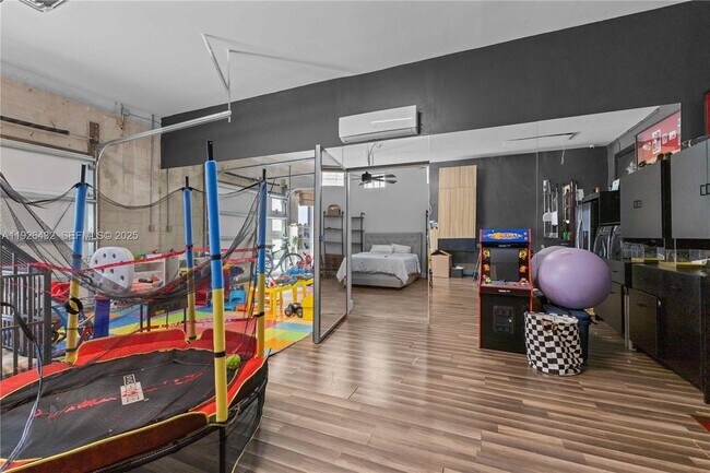 Building Photo - 9040 SW 110th Ave