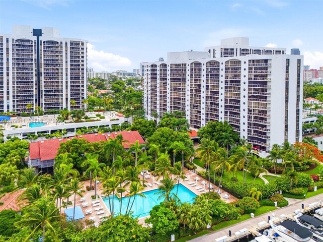 Building Photo - 3610 Yacht Club Dr