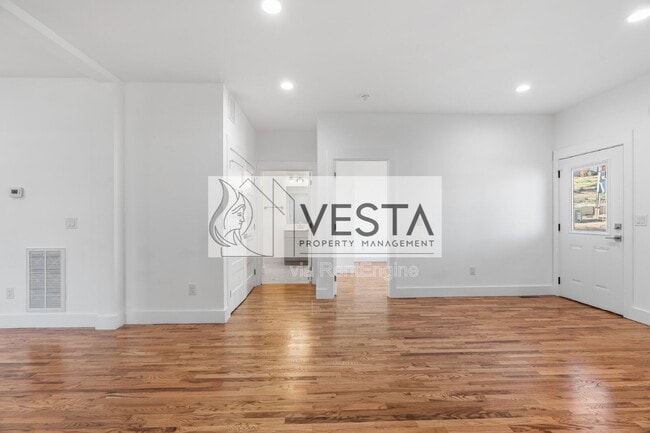 Building Photo - 510 Deaverview Rd