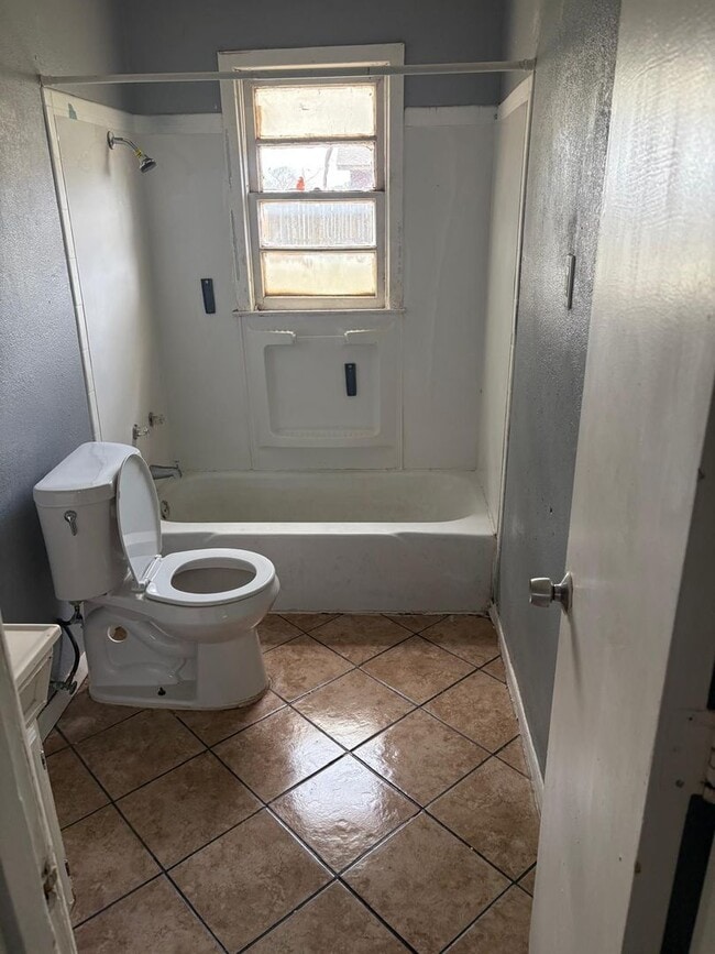 Building Photo - $0 First Month's Rent / $0 Deposit at Move-in