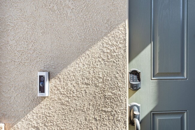 Building Photo - Gorgeous 1 Bed, 1 Bath Property