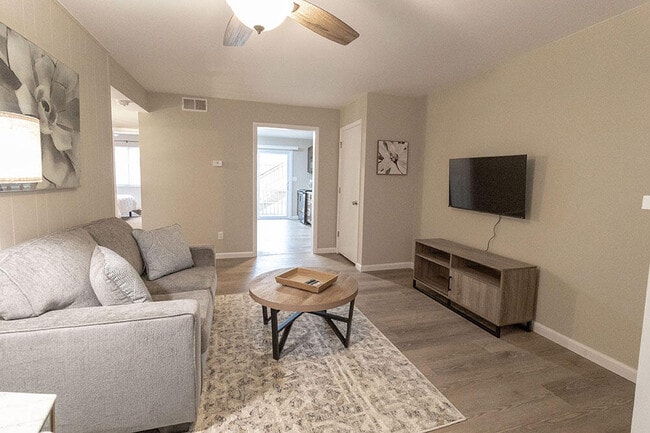 Building Photo - 801 N Ann St