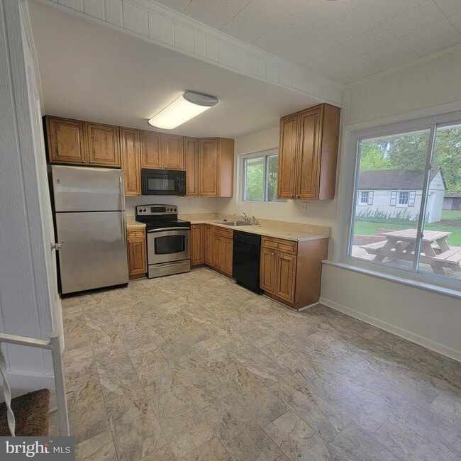 Building Photo - 13300 Williams Dr