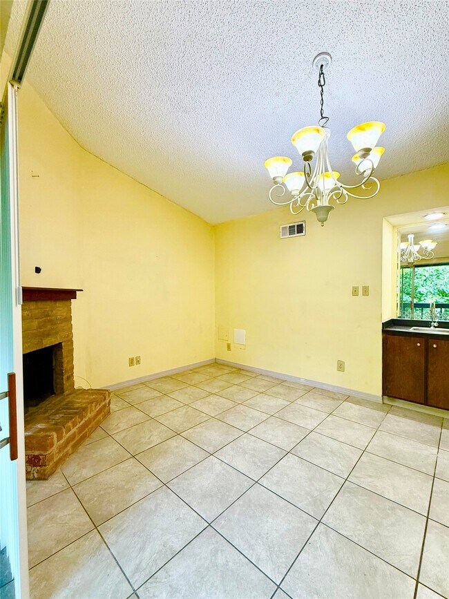 Building Photo - 8360 Jorine Dr