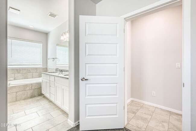 Building Photo - 916 Pettus Pl