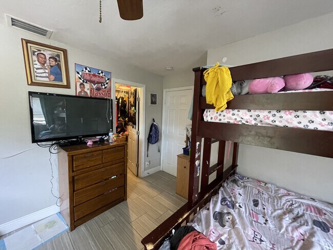 Building Photo - 208 Coventry St