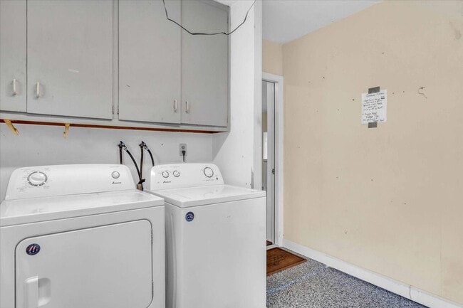 Building Photo - 2732 Valencia Dr