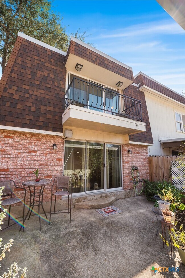 Building Photo - 619 Strings Dr