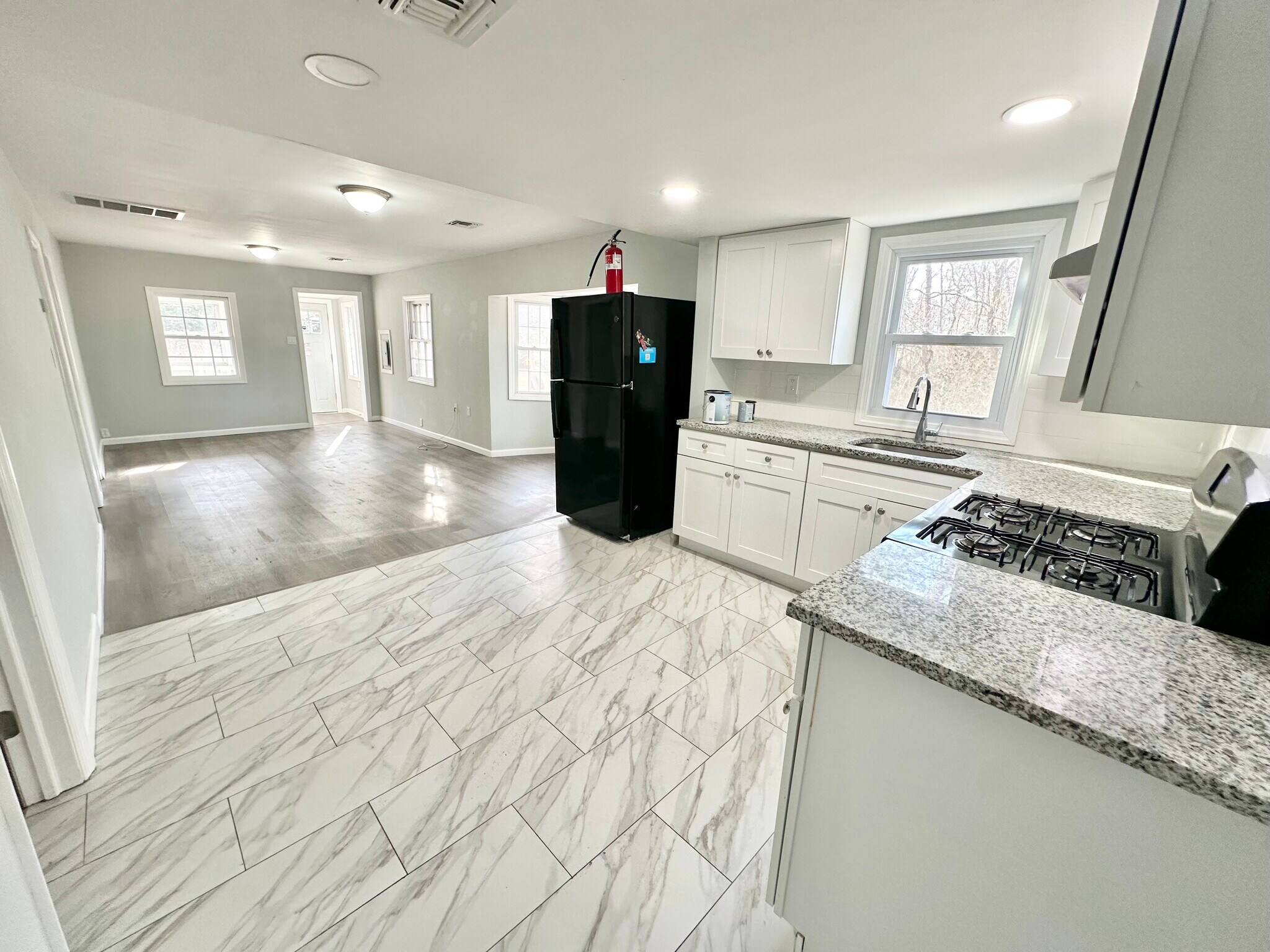 Building Photo - 63 Gentian St