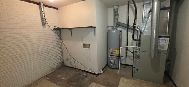 Building Photo - 3 Bedroom 2 Bath with Garage! South by Bat...