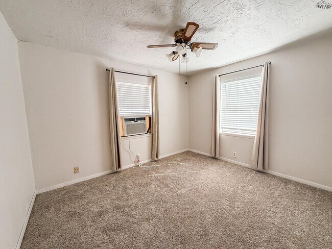 Building Photo - 4600 Belmount Dr
