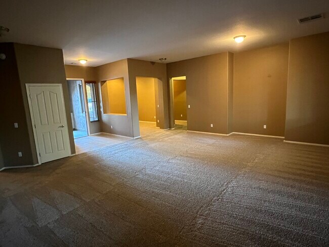 Building Photo - 14393 W Poinsettia Dr