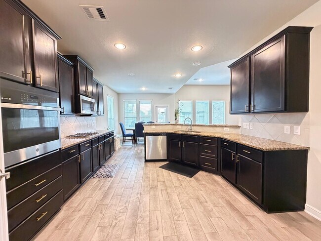 Building Photo - 244 Upland Dr