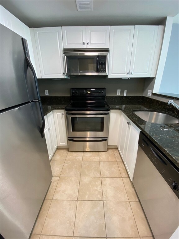 Building Photo - 10 Museum Way