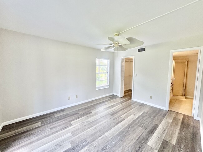 Building Photo - ** BRADSTROM VILLAGE ** 3 BED / 2 BATH CON...