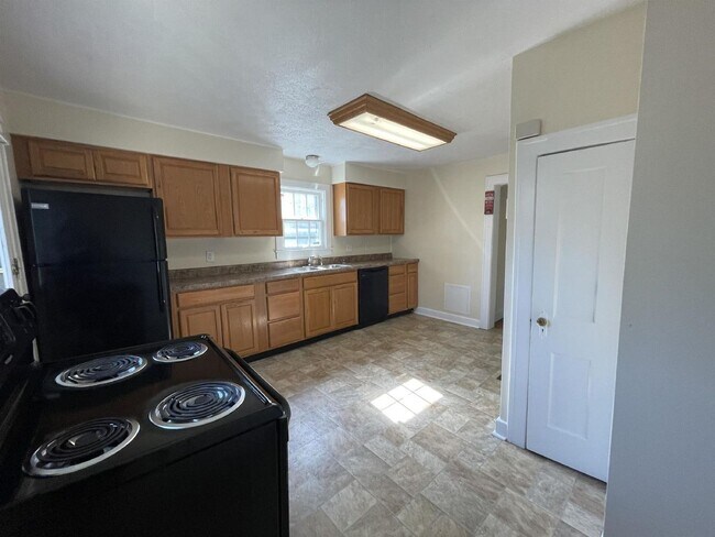 Building Photo - 405 S Eagleson Ave