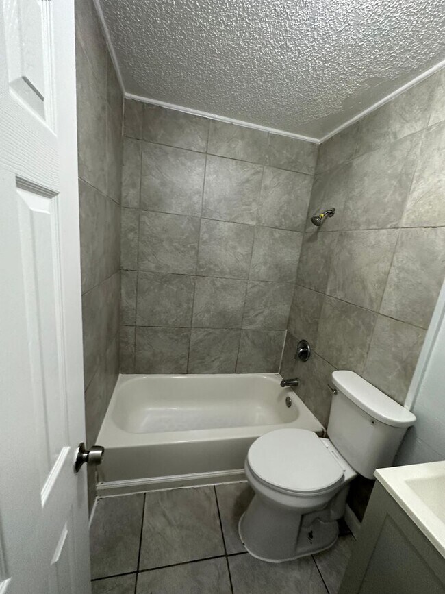 Building Photo - Fully Renovated 3/1 Single Family Ready for Move In!!!