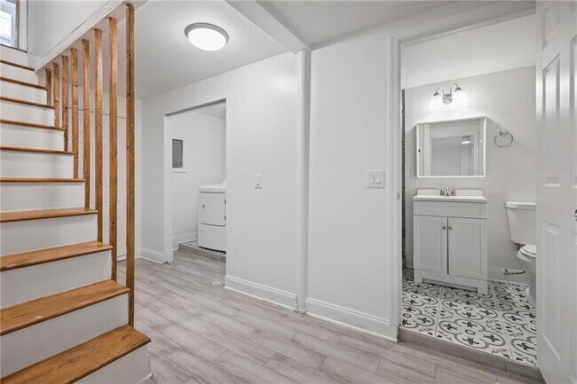 Building Photo - 2134 Beecher Cir SW
