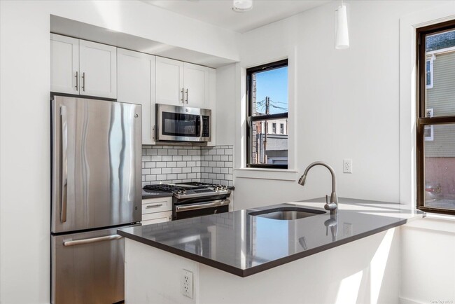 Building Photo - 61-21 55th St