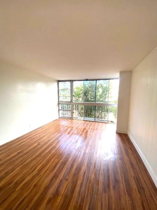 Building Photo - Recently Renovated 1 Bedroom in Honolulu