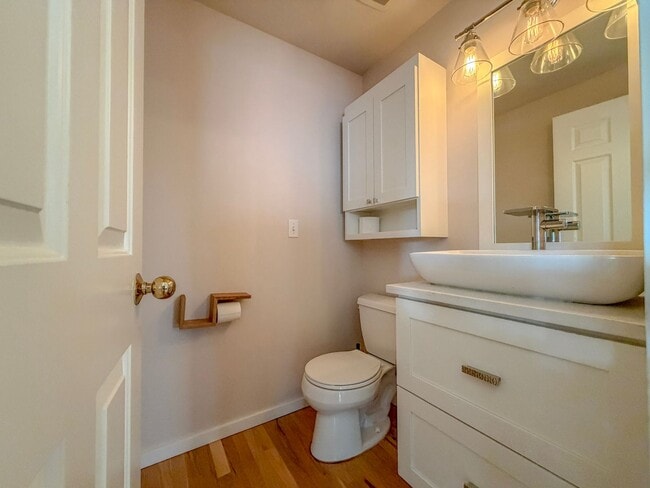 Building Photo - Contemporary 3bd/2.5bth Magnolia Townhome, $4,250/mo.