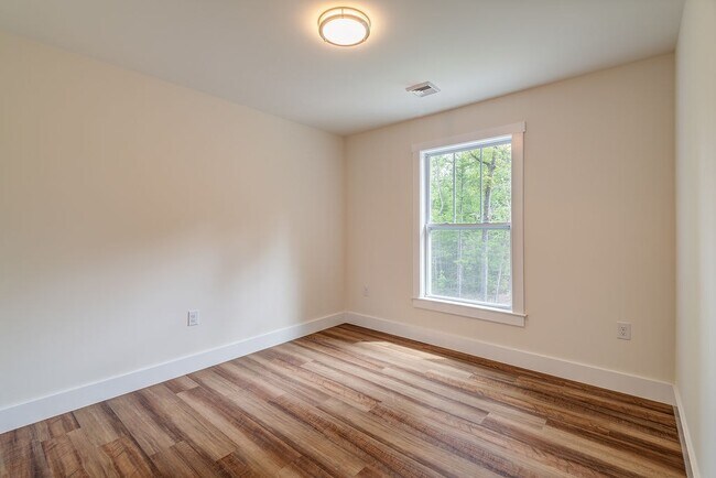 Building Photo - 204 Cascade Rdg Rd