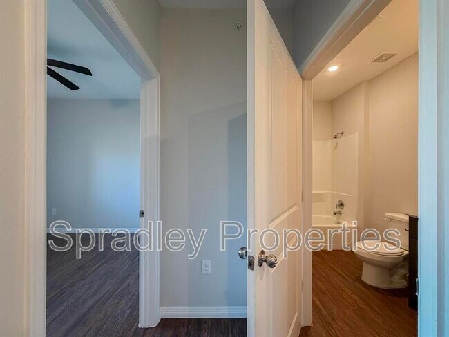 Building Photo - 1124 W Ave O