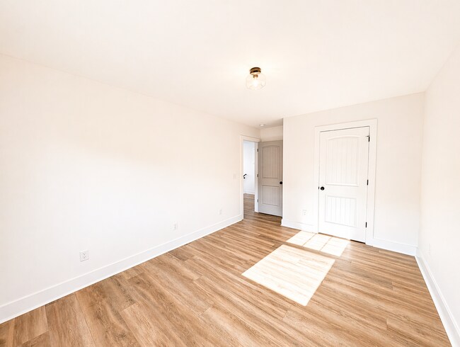 Building Photo - Lovely Weaverville Rental w/ bonus space