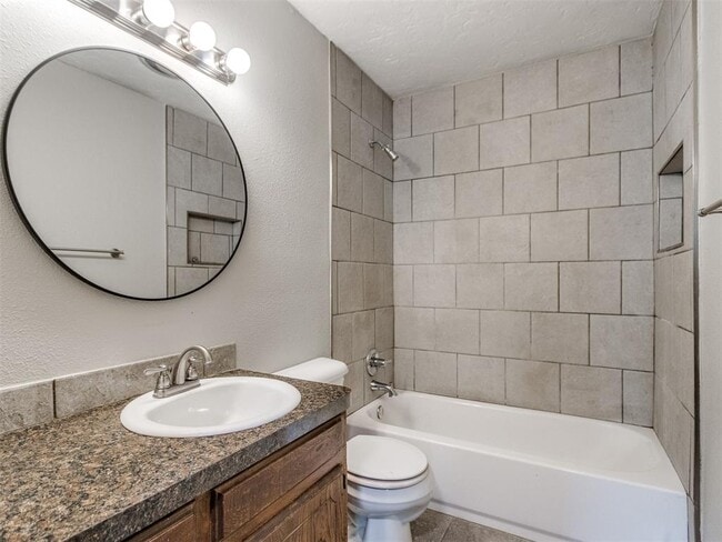 Building Photo - 821 Russell Cir