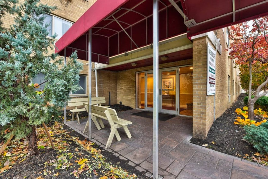 Lakewood Cliffs Apartments 18900 Detroit Ext Lakewood OH 44107