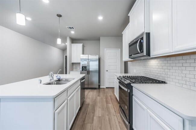 Building Photo - 17586 Rosette Grass Dr