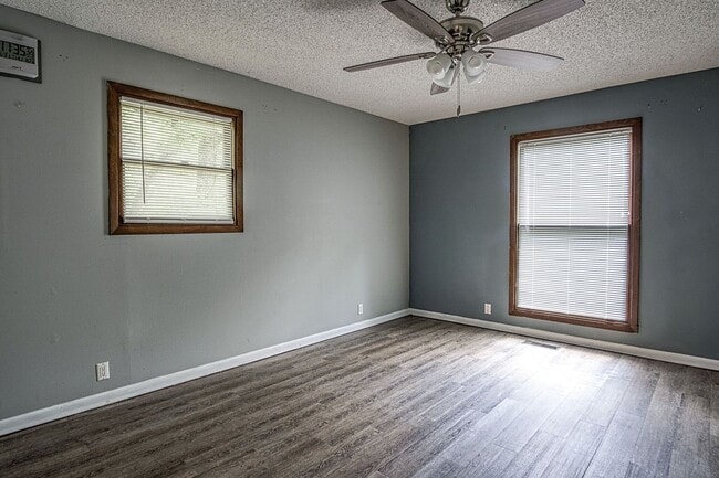Building Photo - Lake DeSoto Area | Home |Unfurnished