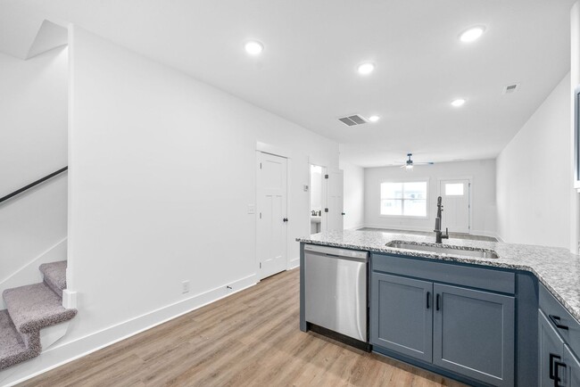 Building Photo - Brand New Luxury Townhome For Rent Near Bi...