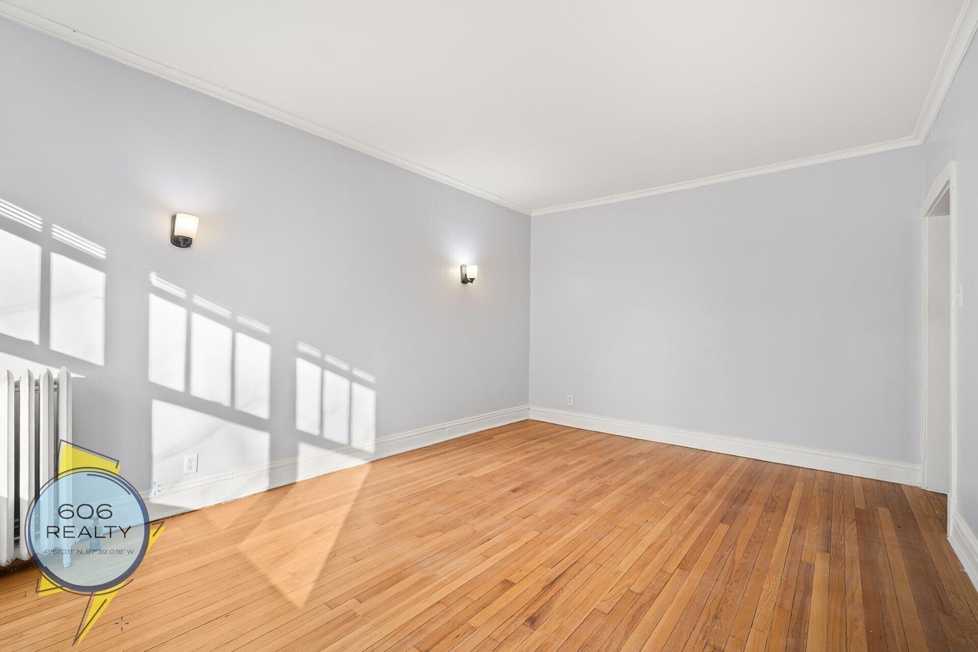 Building Photo - 824 W Wrightwood Ave