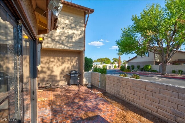 Building Photo - 3280 Dayflower St