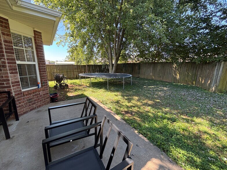 Building Photo - 431 Spicewood Trl