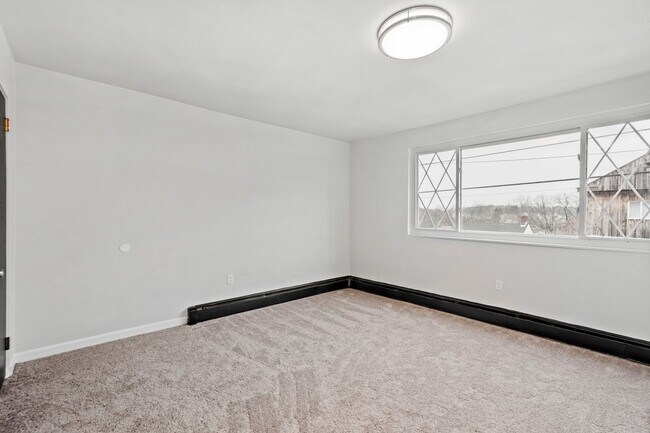 Building Photo - Newly renovated 2 bedroom home in Carrick available now!!