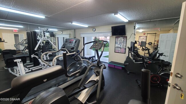 Building Photo - 3131 S Ridgewood Ave