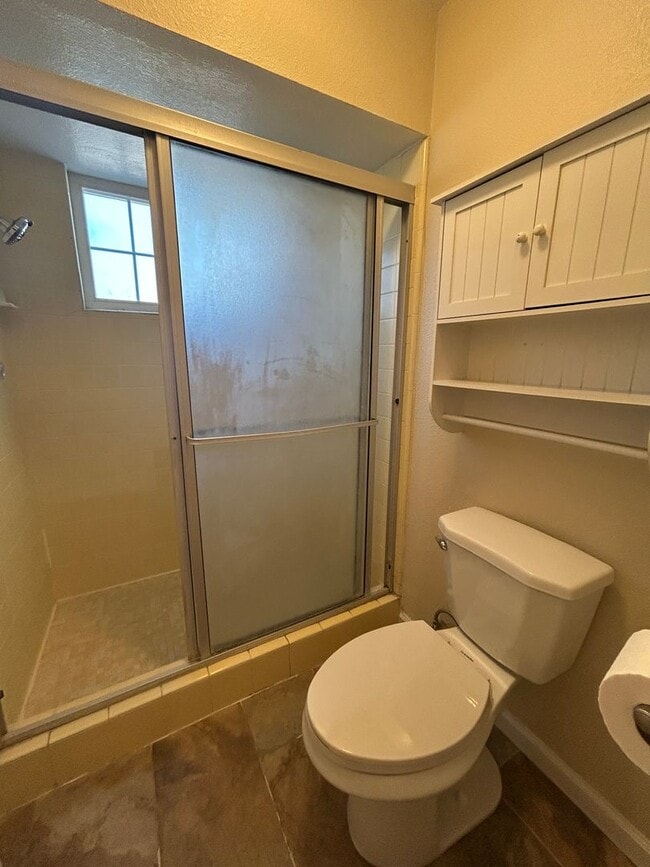 Building Photo - 670 Northwood Dr