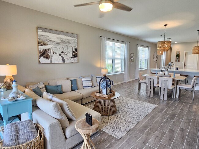 Building Photo - Annual Furnished or Seasonal Short-Term 4 Bedroom 2.5 Bathroom Home in Palmero!