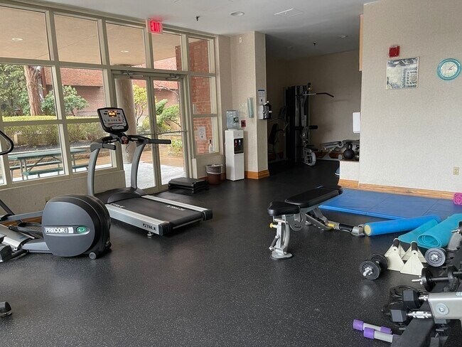 Building Photo - 20 Webster St