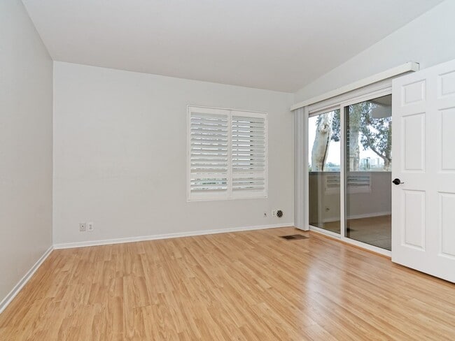 Building Photo - Water, Sewer, Trash Included! Fireplace, Washer, Dryer, 2 Assigned Parking, Garage, Open Floor Pl...