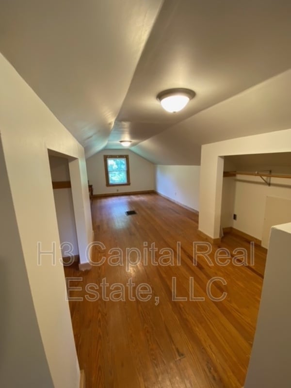 Building Photo - 709 Payne St