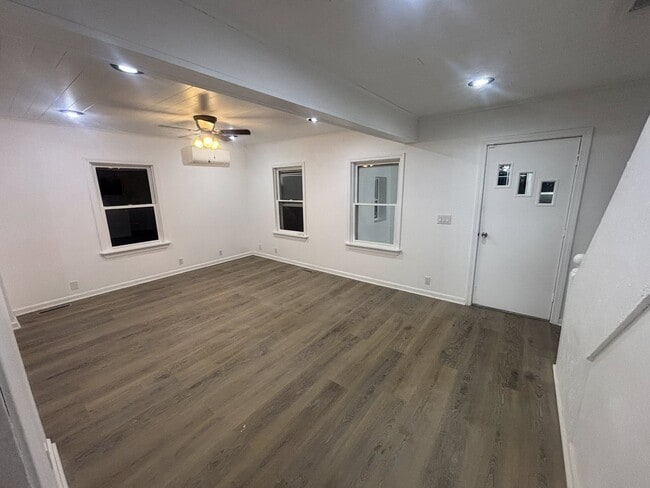 Building Photo - 27 Fenderson St