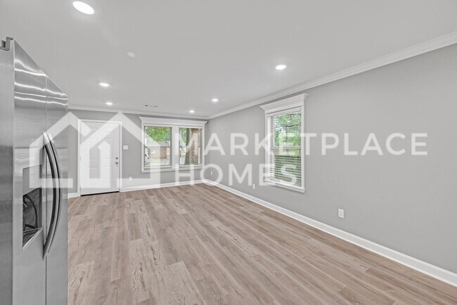 Building Photo - 417 W 20th St