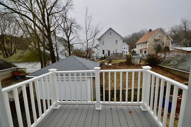 Building Photo - 21 Nichols St