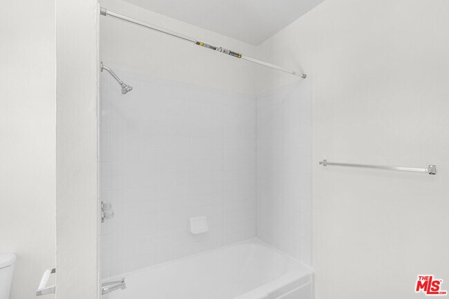 Building Photo - 1042 Sonora Ave