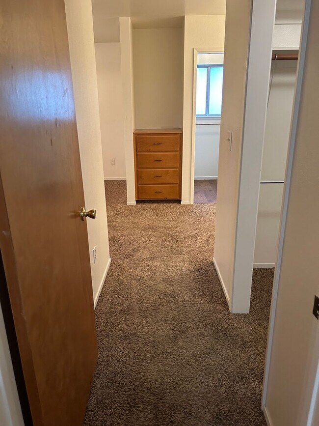 Building Photo - 1846 N Selina Ct