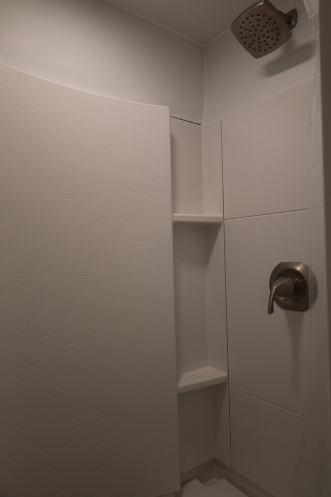 Building Photo - 214 Oakleaf Dr