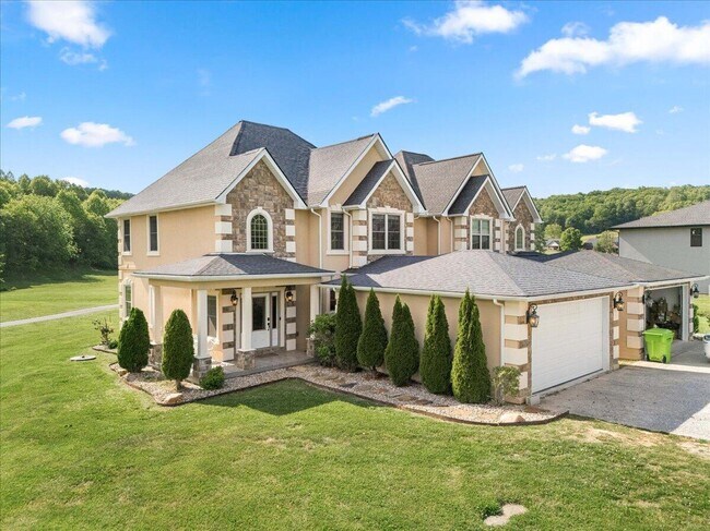 Building Photo - 200 Crooked Creek Dr